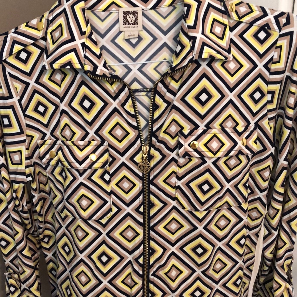 Anne Klein zip up top w/gold snap detail - large